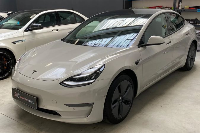 how much vinyl to wrap tesla model 3